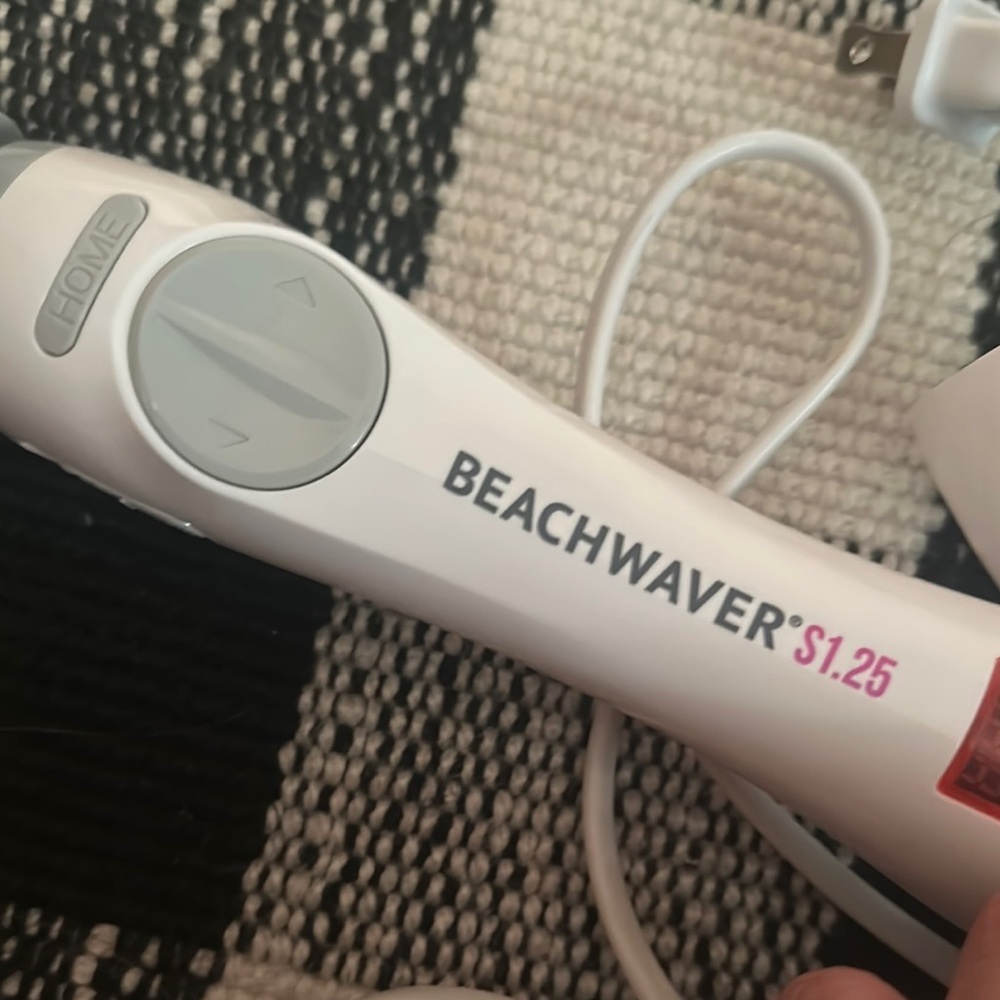 The Beachwaver Co. S1.25 Hair Tool - White and Gray